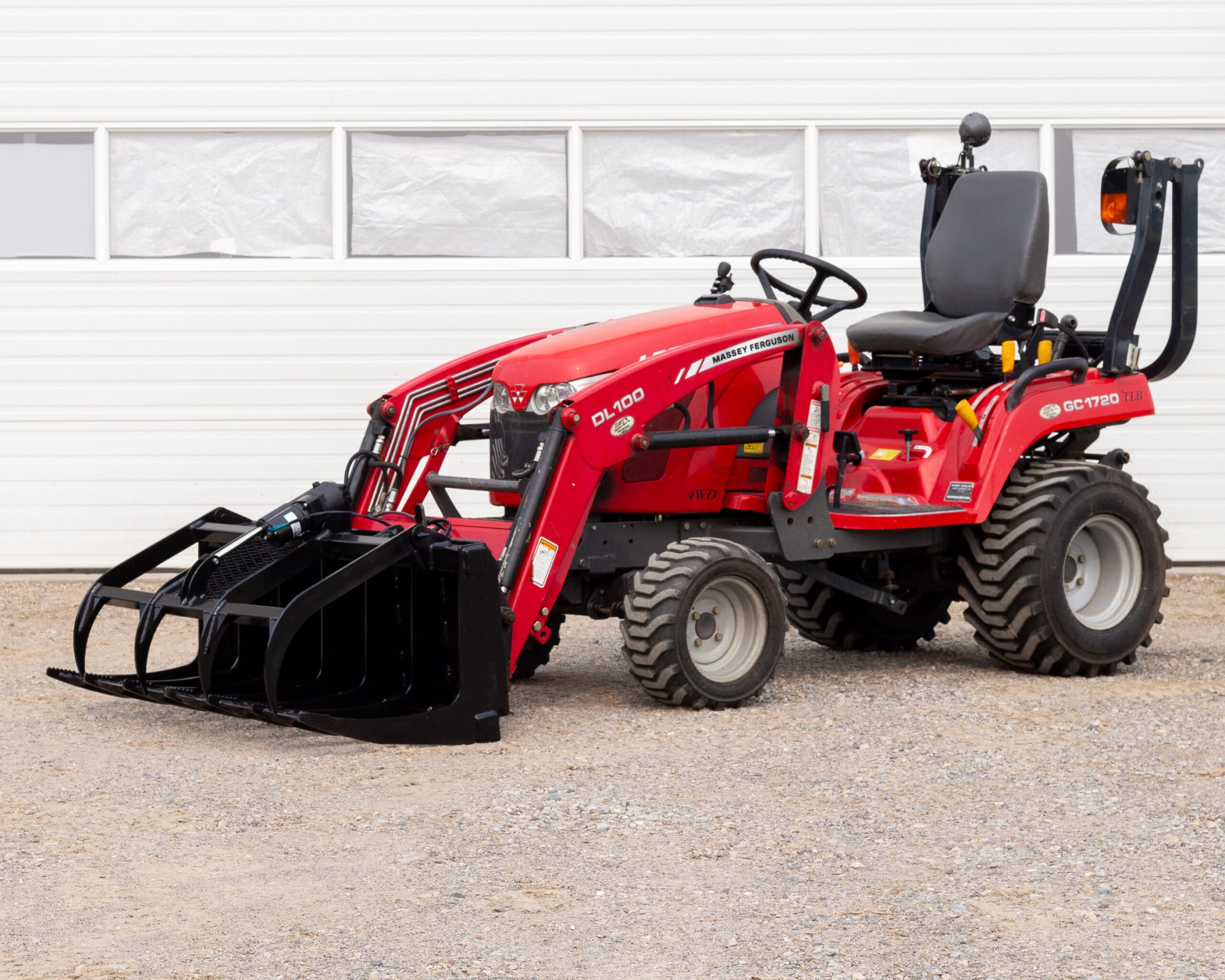 hydraulic root grapple for compact tractors
